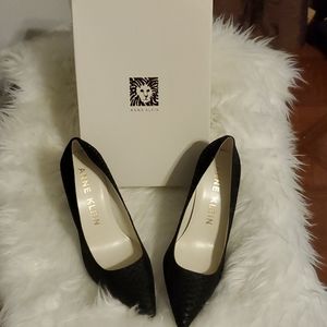 Anne Klein Black Suede reptile print sz 8